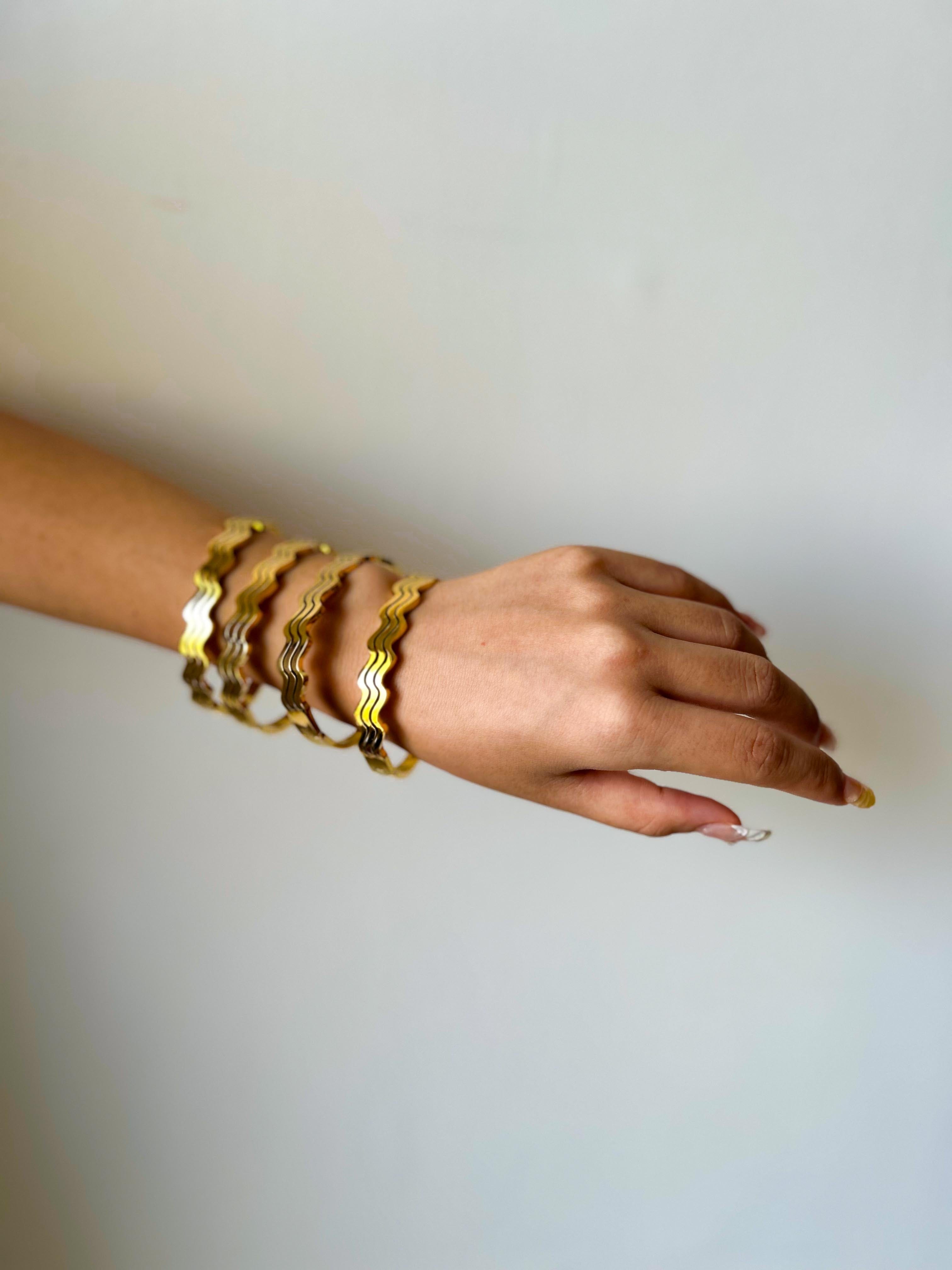 Rekhhta Essentials Cuff Waves of Gold Freesize Bangles