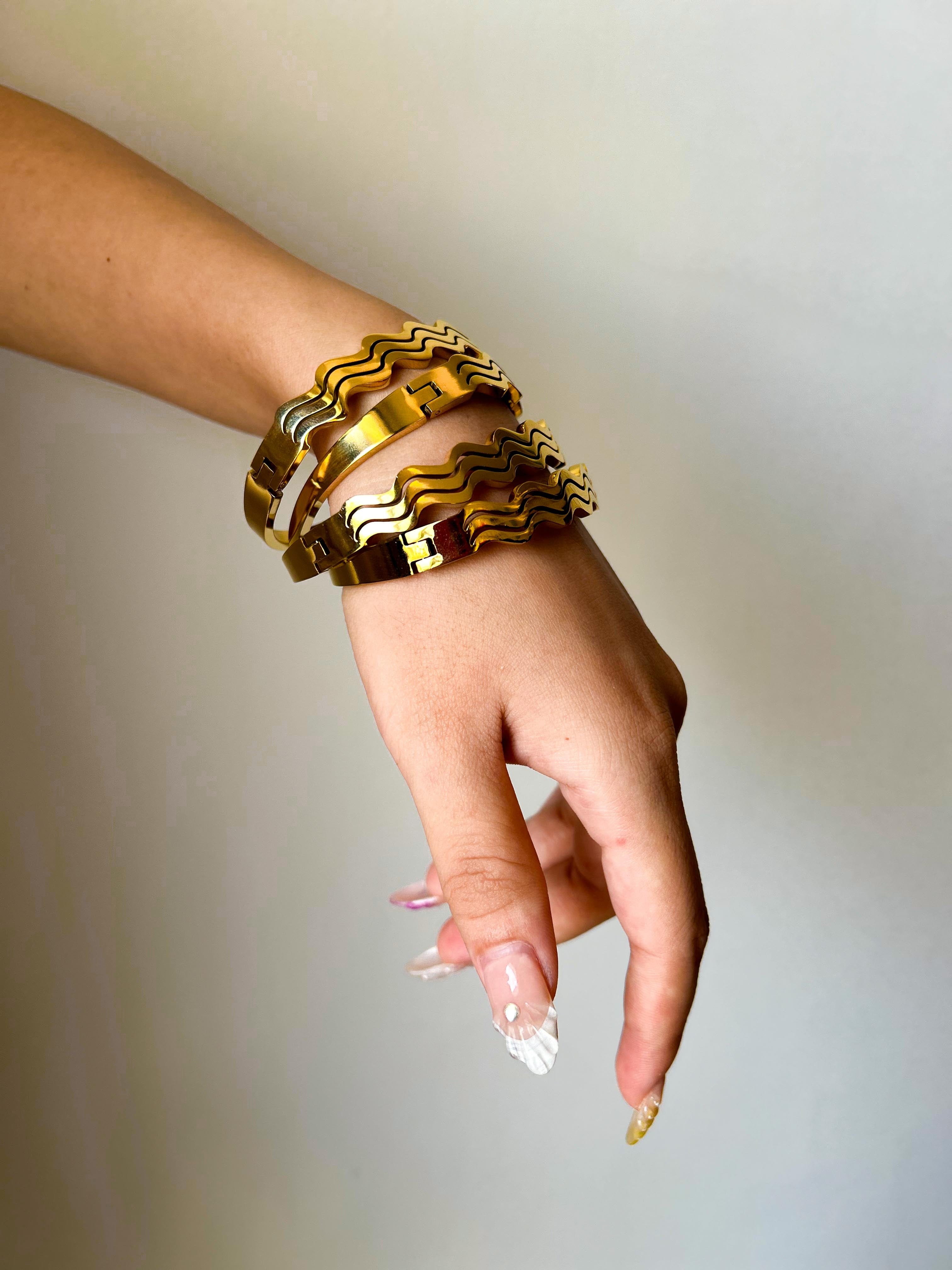 Rekhhta Essentials Cuff Waves of Gold Freesize Bangles