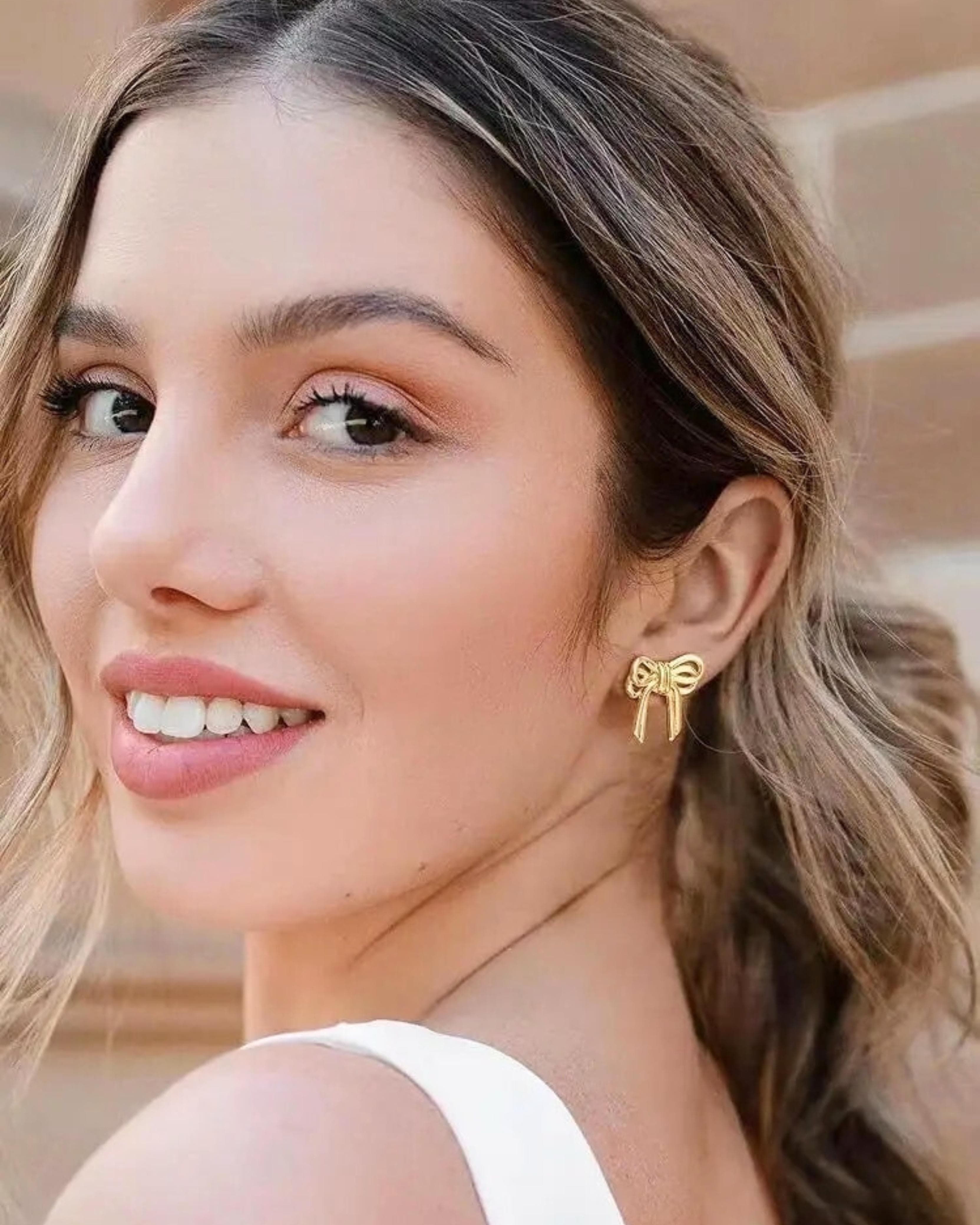 Rekhhta Essentials Earrings Bow-tiful Bliss Studs
