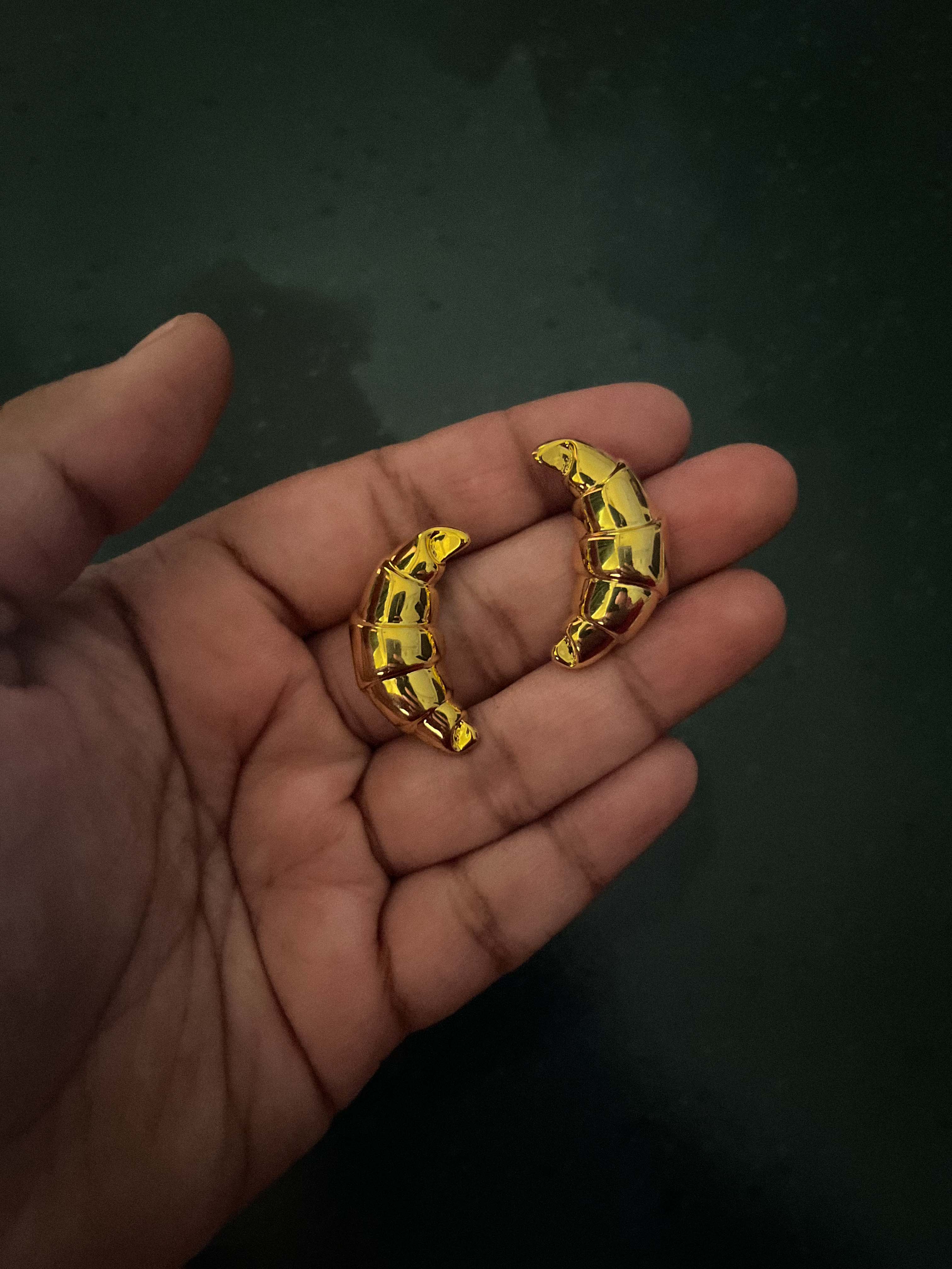 Rekhhta Essentials Earrings Crossaint Earrings