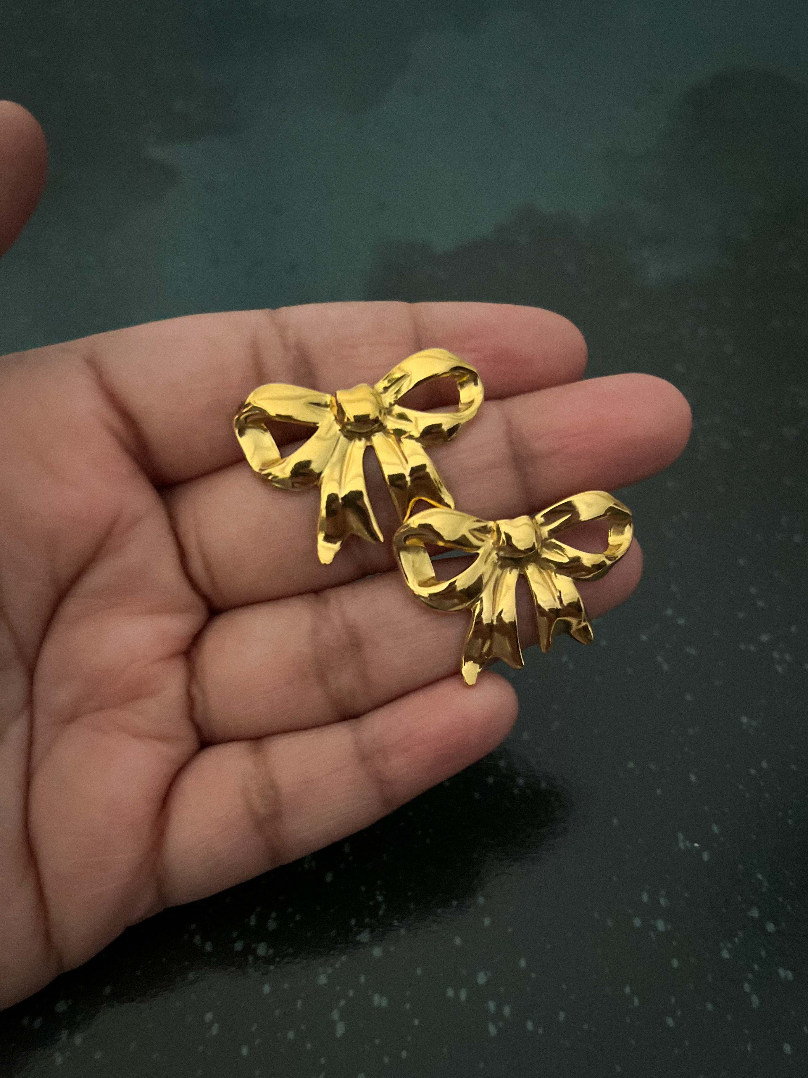 Rekhhta Essentials Earrings Golden Bow Studs Earrings