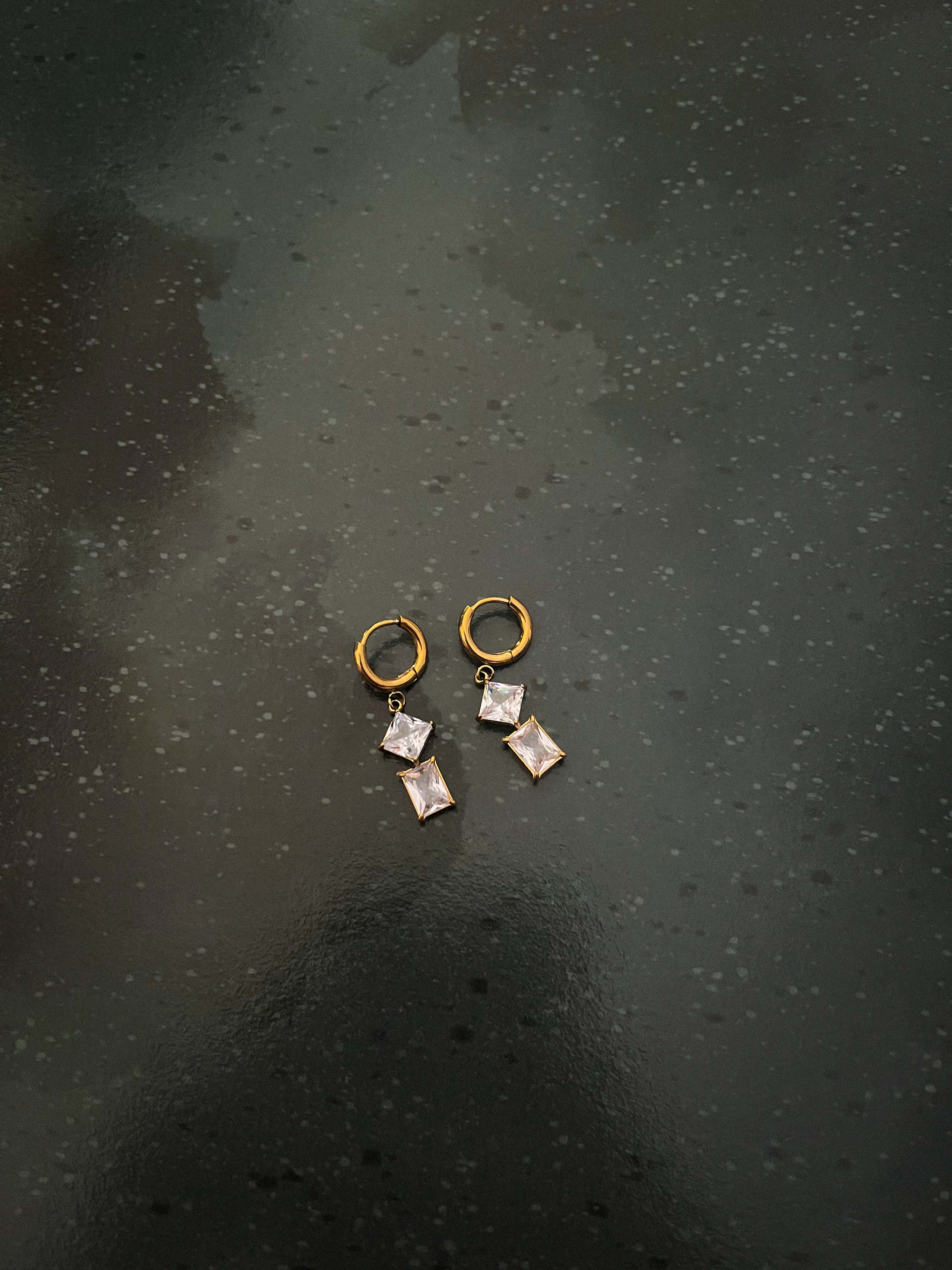 Rekhhta Essentials Earrings Luxe Prism Duo Huggie Earrings