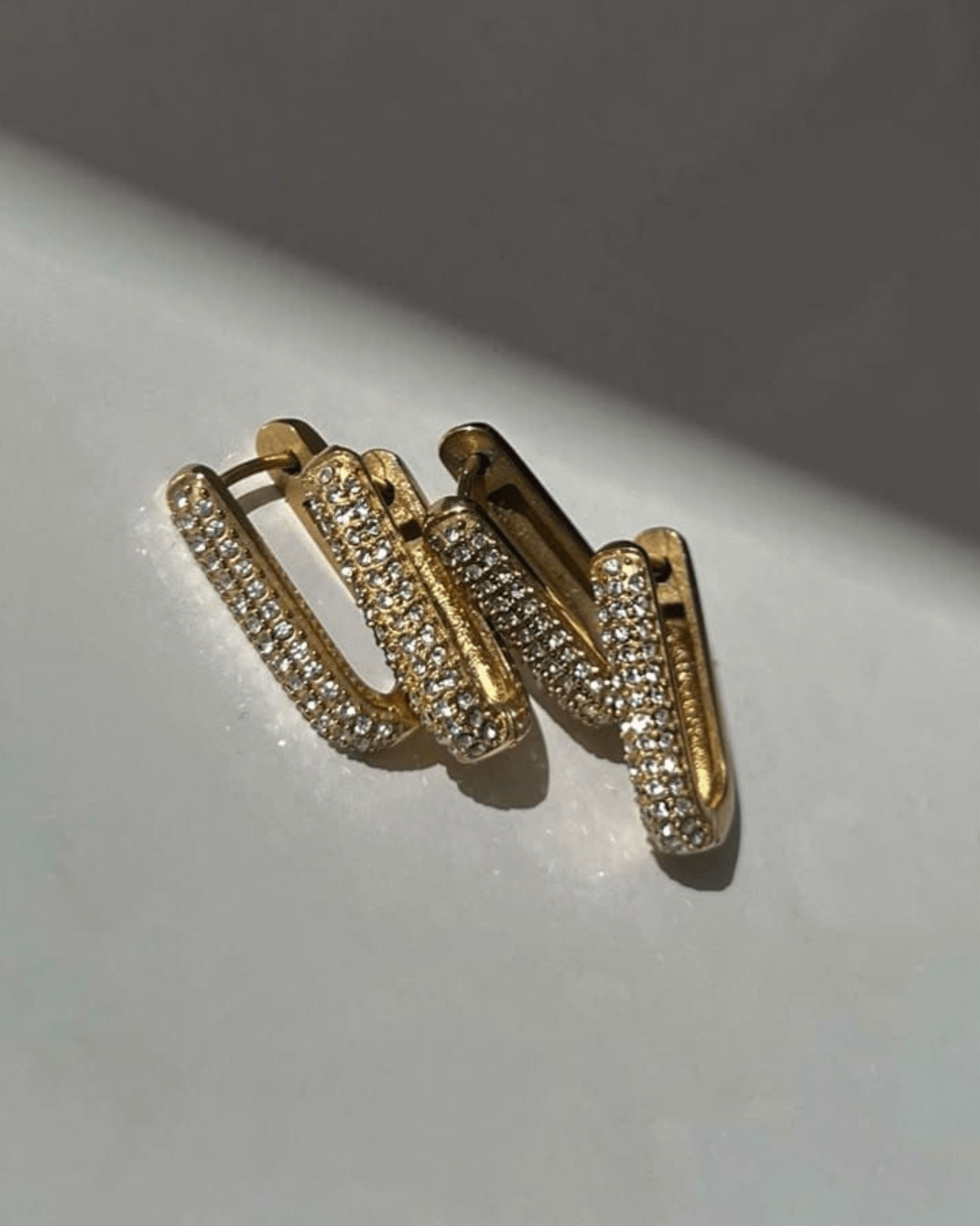 Rekhhta Essentials Earrings Prism Lock Hoops