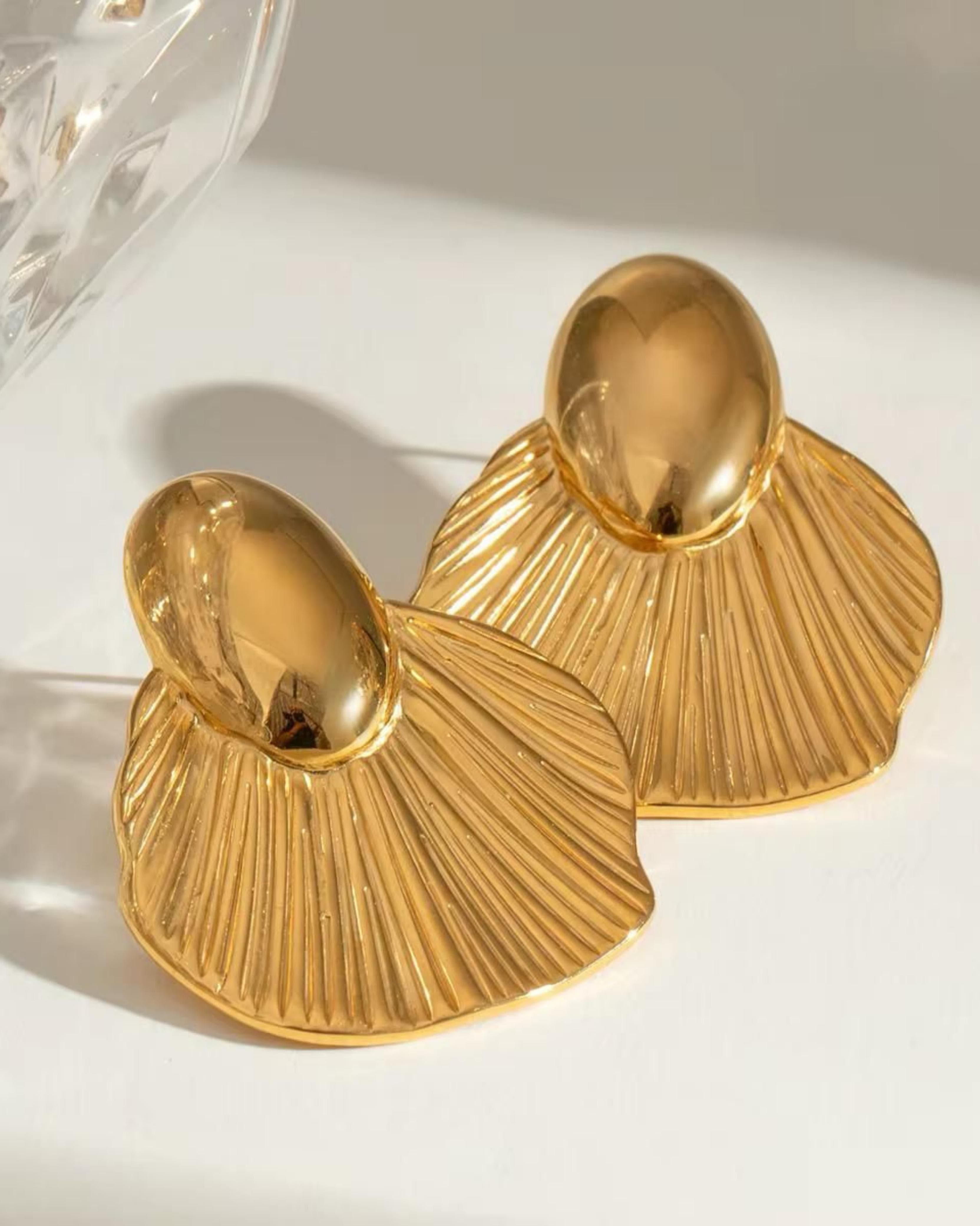 Rekhhta Essentials Earrings Seashell Gleam Earrings