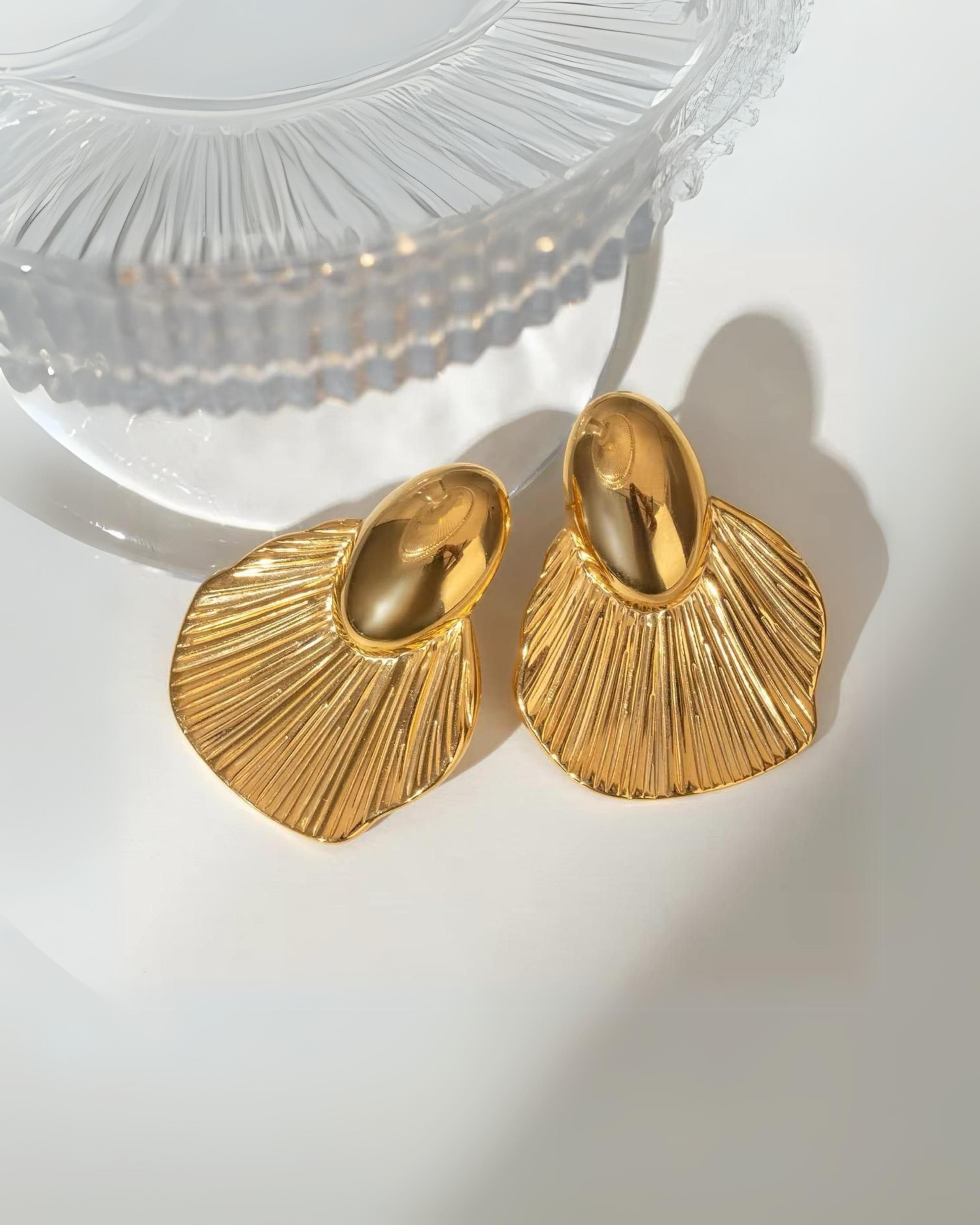 Rekhhta Essentials Earrings Seashell Gleam Earrings