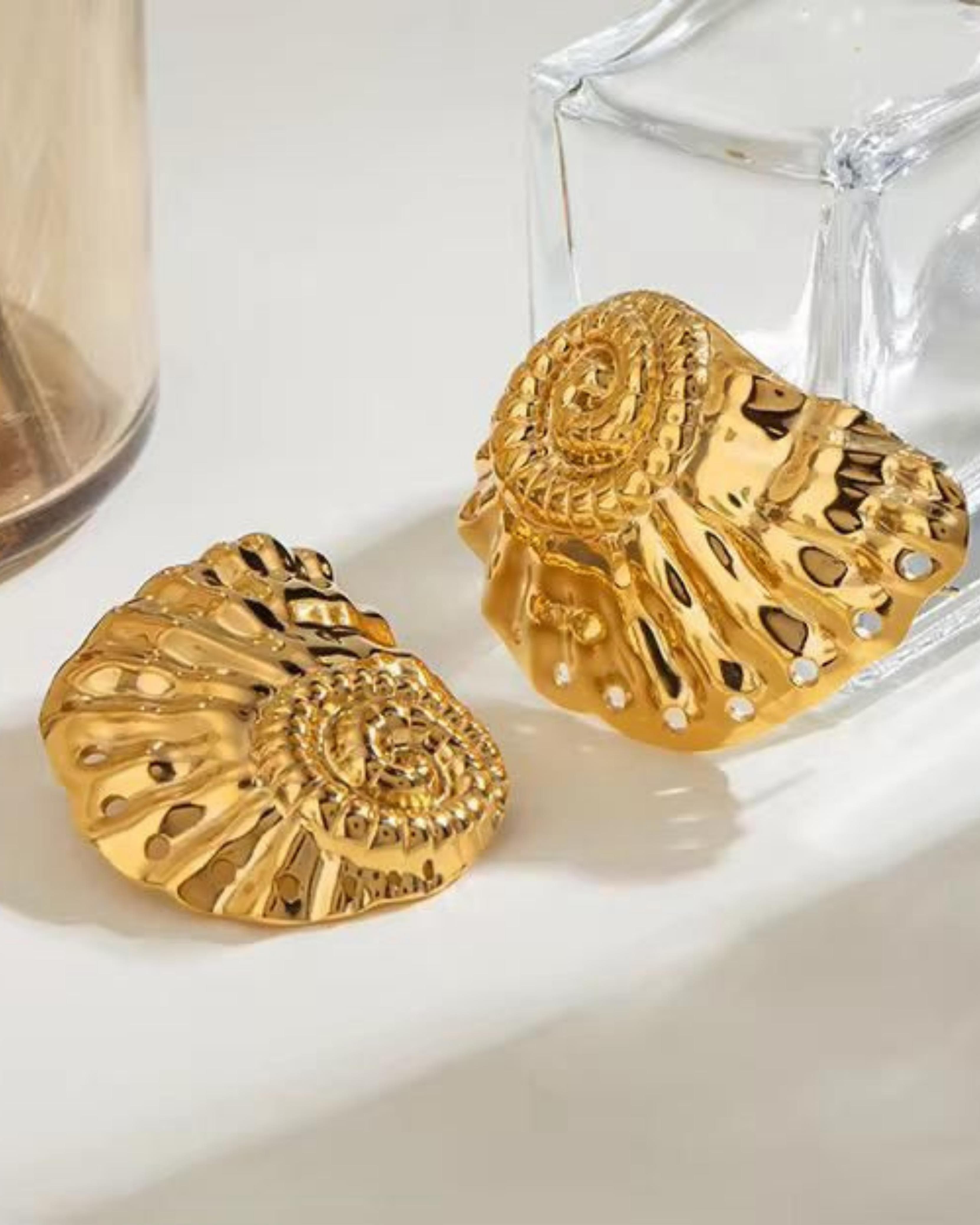 Rekhhta Essentials Earrings Seashell Luxe Earrings