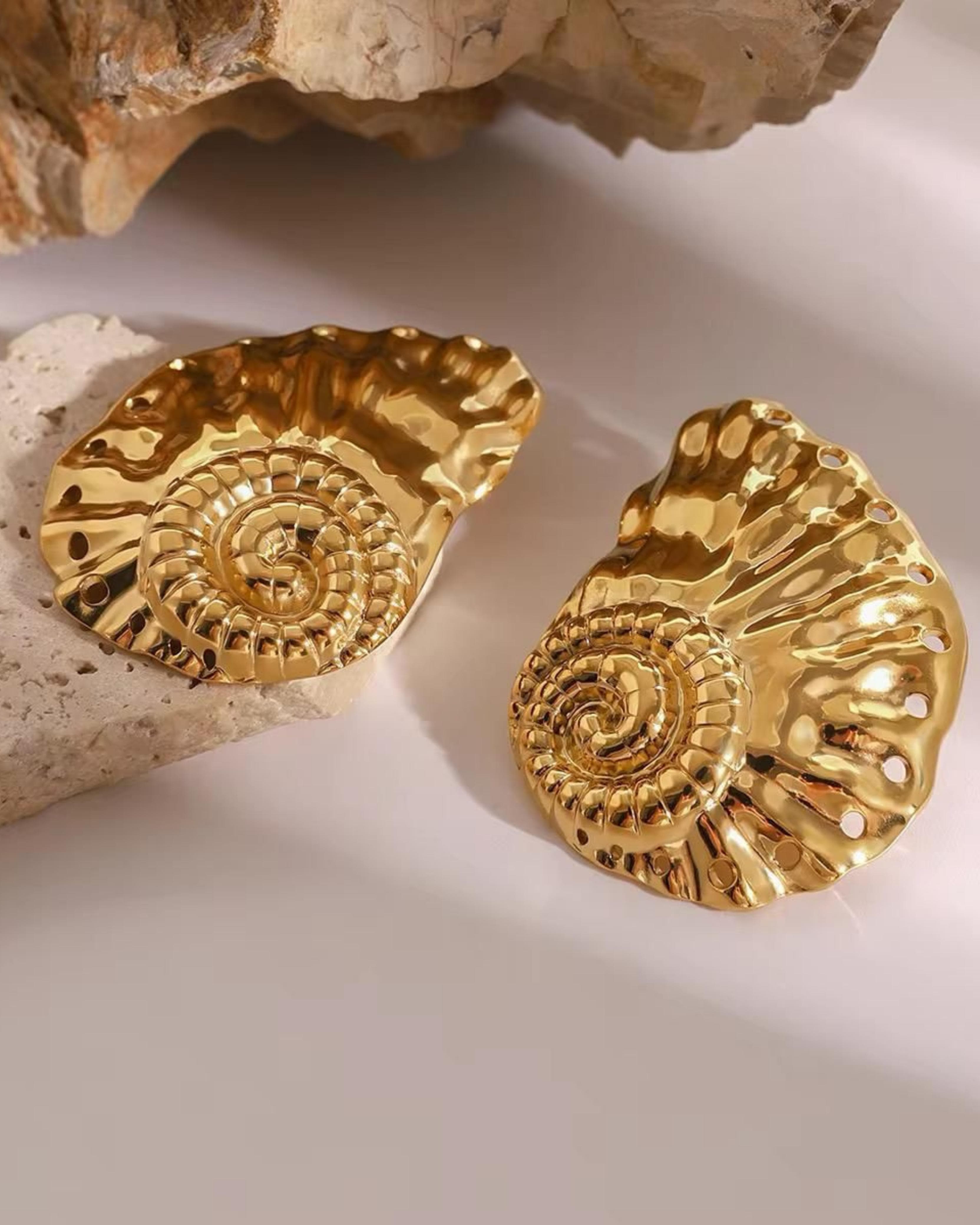 Rekhhta Essentials Earrings Seashell Luxe Earrings