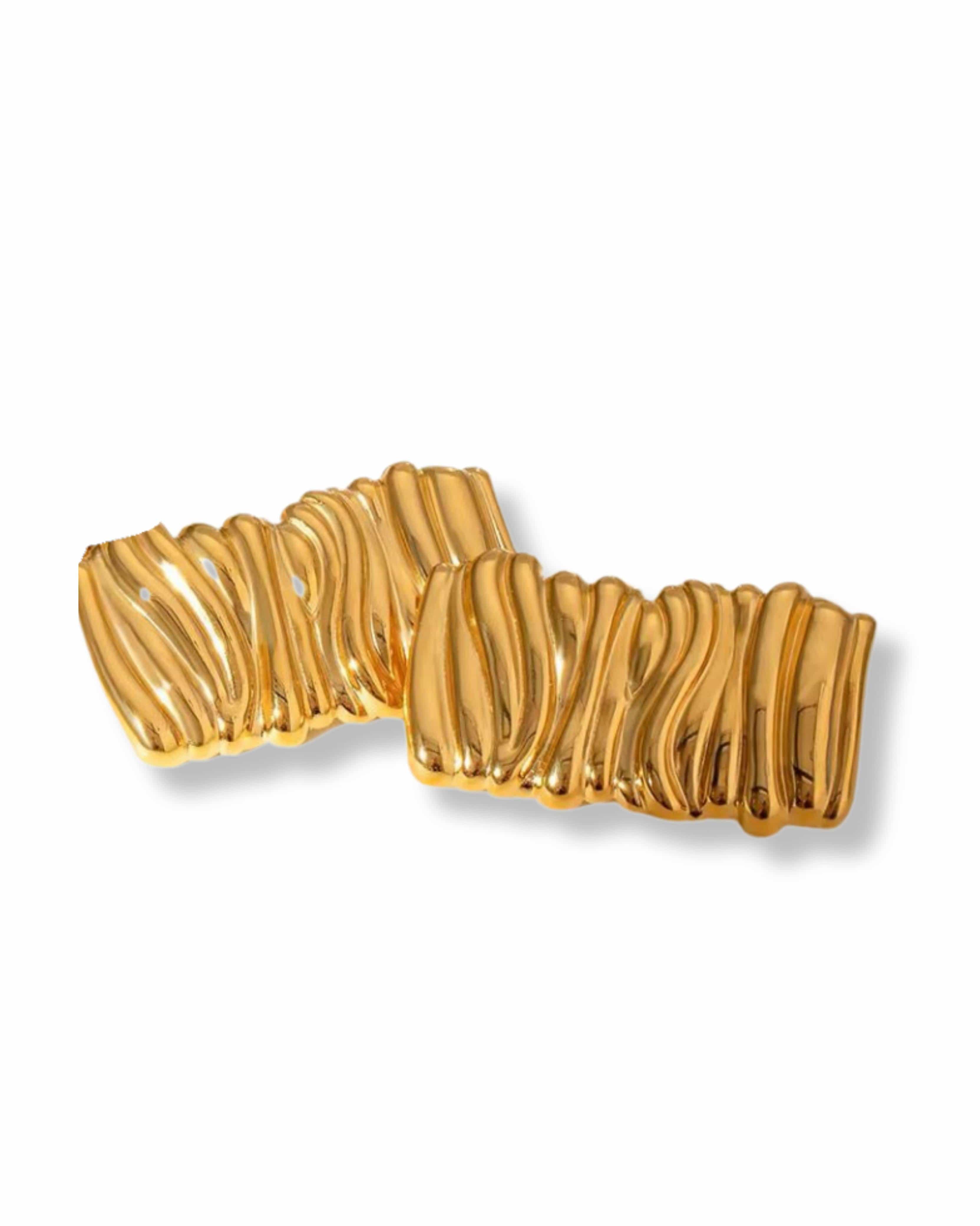Rekhhta Essentials Earrings Textured Gold Wave Studs