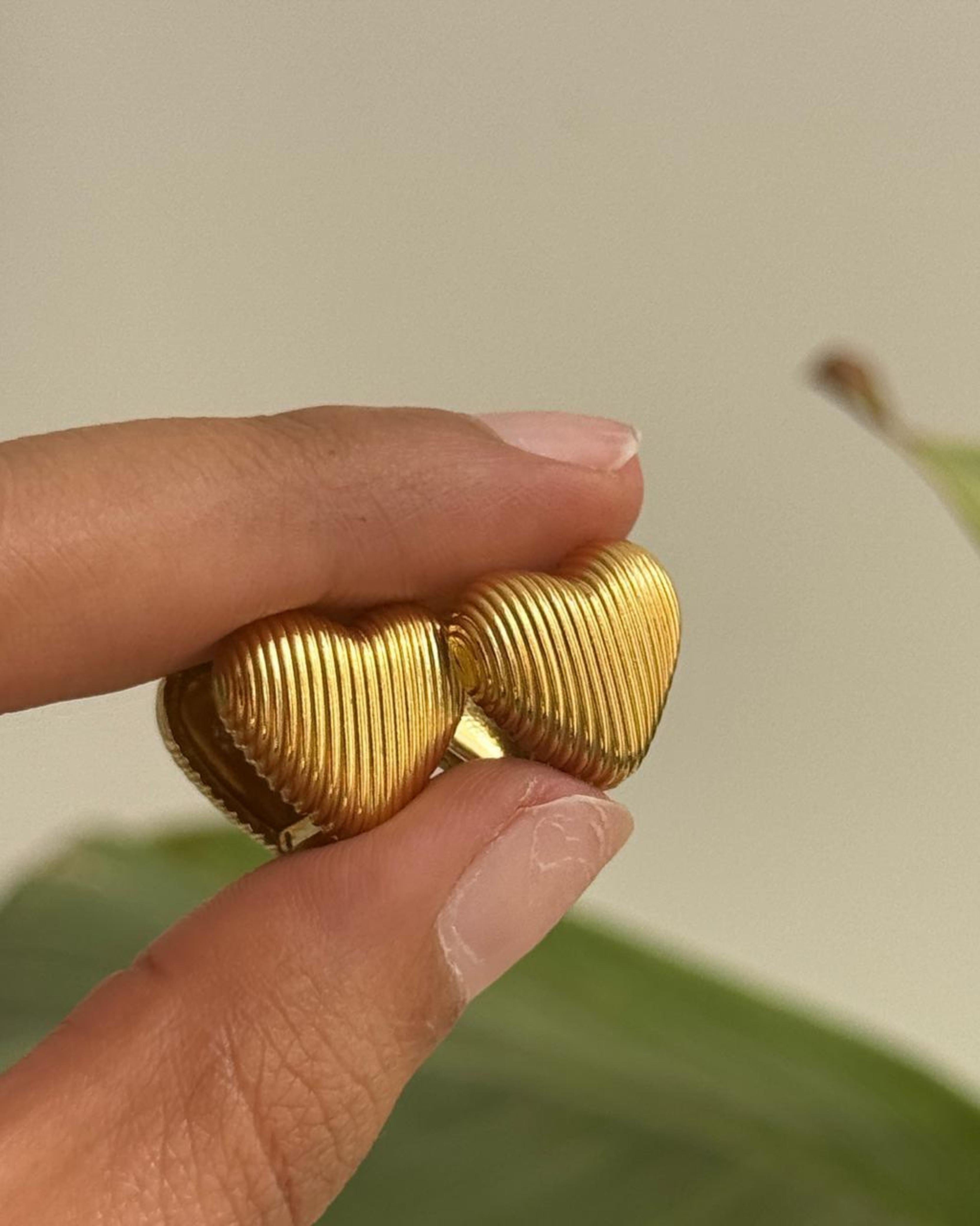 Rekhhta Essentials Earrings Vintage Heartlock Studs