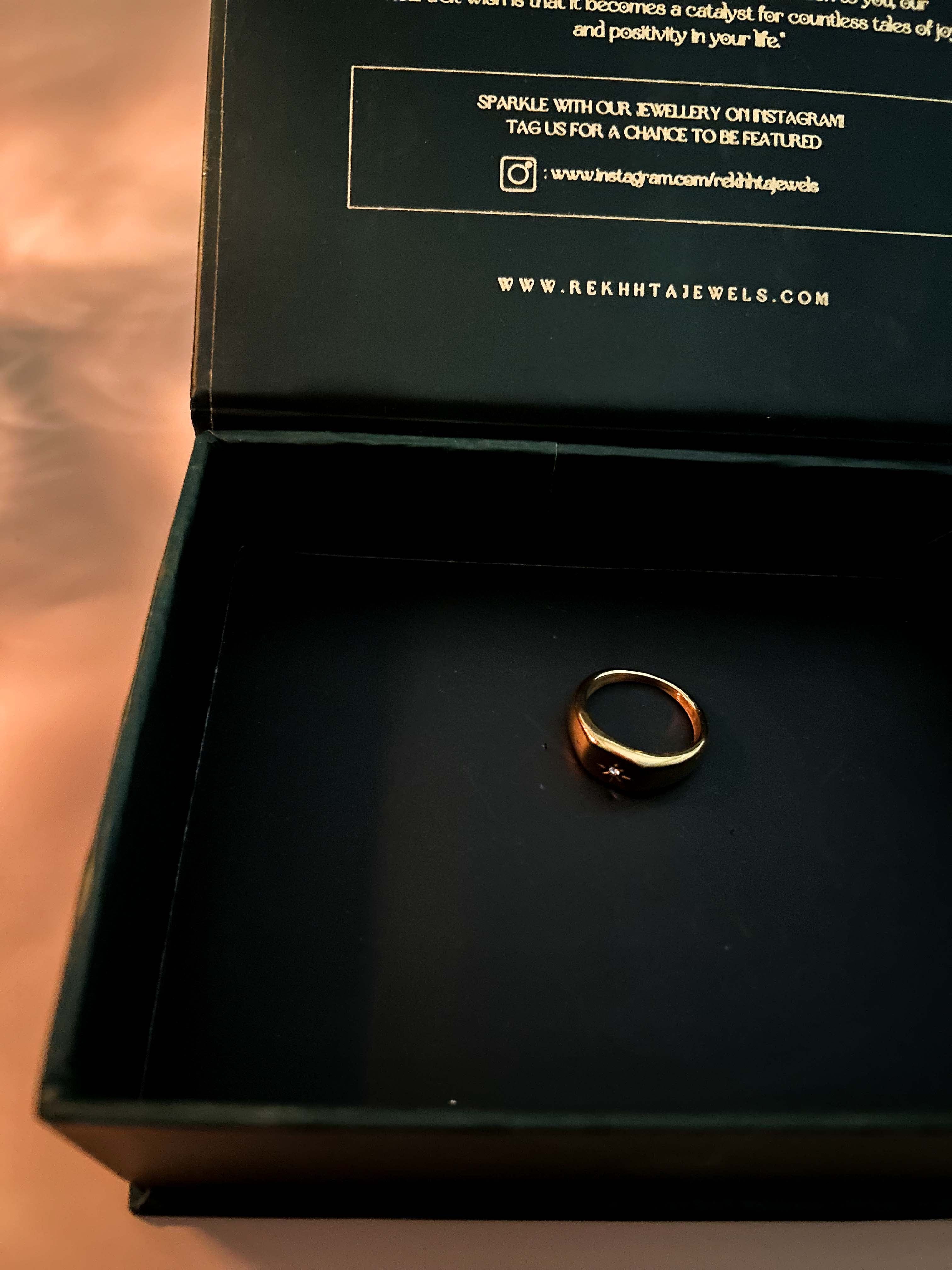 Rekhhta Essentials Ring Classic Star Signet Ring